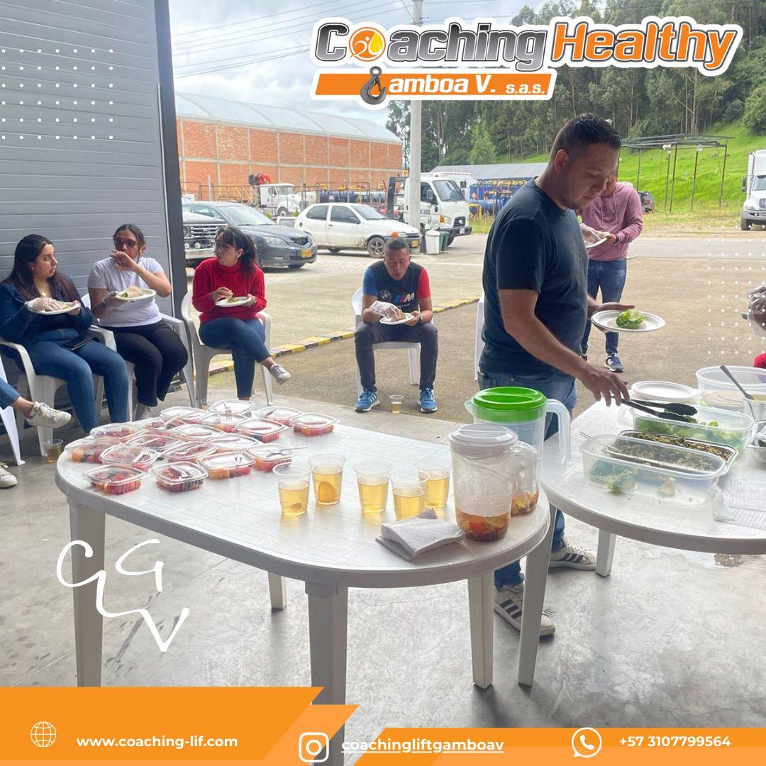 Plato con una ensalada saludable y colorida